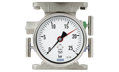 The working pressure indication for tank safety is combined with a valve manifold.